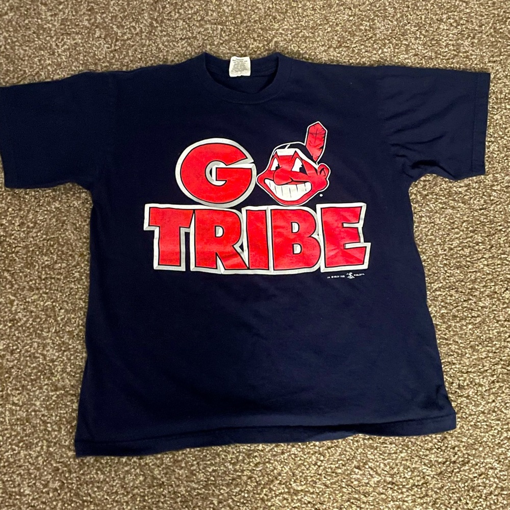 VINTAGE 90s! Cleveland Indians Shirt!